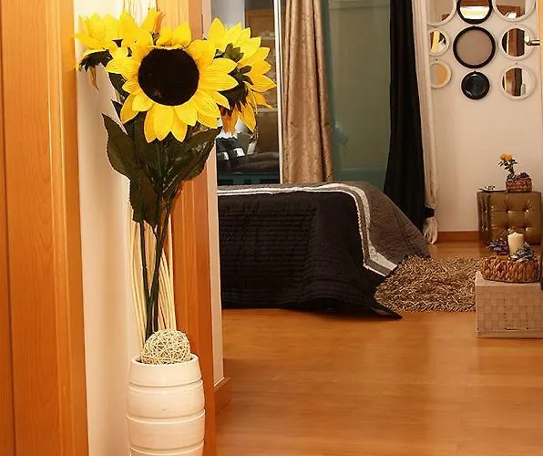 דירה Sunny Little Sister Apartment - 7 Min Walking From The Beach And At 7 Min Driving From The Airport *